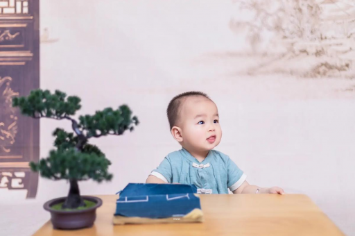 保定宝宝摔到头第五天吐了 保定宝宝摔到头第五天吐了